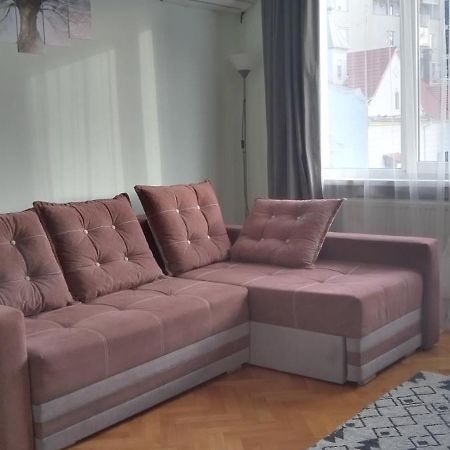 FăgăraşApartament Giuliaアパートメント エクステリア 写真