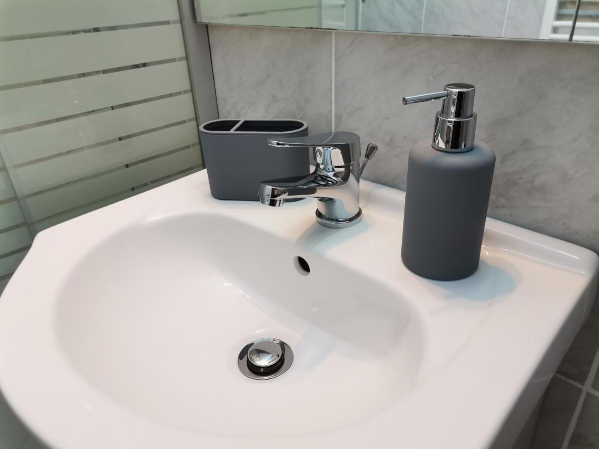 FăgăraşApartament Giuliaアパートメント エクステリア 写真